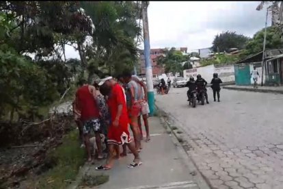 Moradores quedaron sorprendidos con el desenlace de la persecución policial.