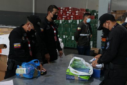 La Policía prepara nuevos compuestos químicos para detectar la droga ‘camuflada’ en diferentes envíos.