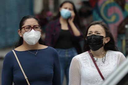 La disposición de que la gente ya no usaría mascarilla se difundió en redes durante la mañana de ayer.