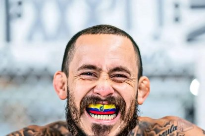Marlon ‘Chito’ Vera llevó la bandera de Ecuador en sus dientes.