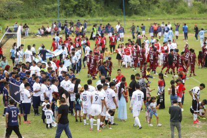 En la cancha del Club El Nacional fue la inauguración del torneo.