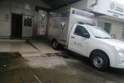 Personal de Medicina Legal se encargó del levantamiento del cadáver.