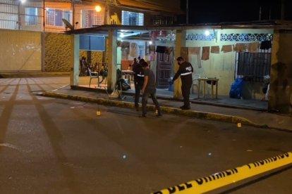 Los agentes llegaron al sitio y levantaron los indicios del ataque. Luego de eso la víctima fue llevada hasta el hospital.