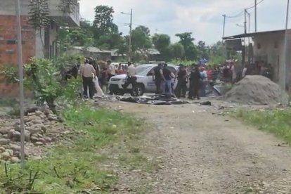 Este triple asesinato ha generado conmoción en los habitantes del cantón cañarense. La Policía llegó al sitio del suceso