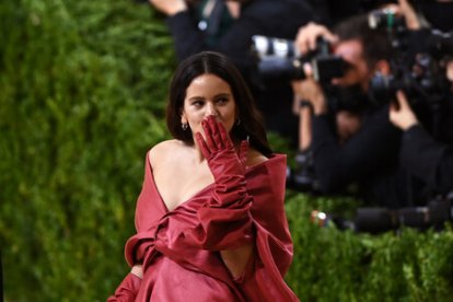 Rosalía, Bad Bunny, Maluma, Anitta... las estrellas latinas copan la Met Gala