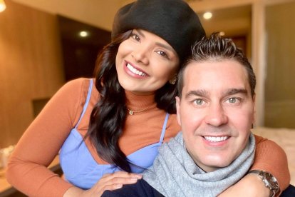 Evelyn Calderón con su novio.