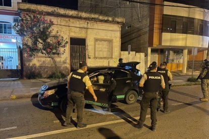 La Policía realiza operativos en Esmeraldas y otras ciudades del país donde rige el estado de excepción.