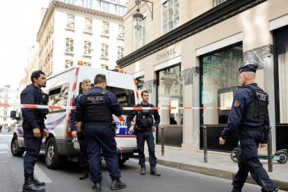 Un millonario atraco se dio en una de las tiendas de la famosa marca de ropa, en París.