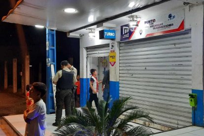 Al dueño de una farmacia lo sorprendieron cuando cerraba el local.