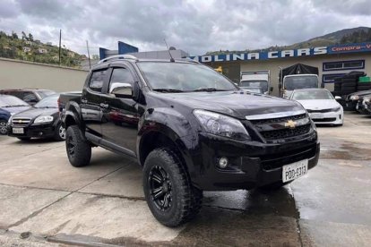 Uno de los automotores sustraídos del patio concesionario.