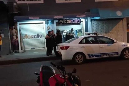 El crimen ocurrió cuando todos los negocios de la cuadra se alistaban para cerrar sus puertas.