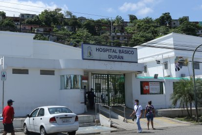 Las víctimas fueron llevadas a un hospital, donde luego de recibir atención médica se verificó que estaban estables.