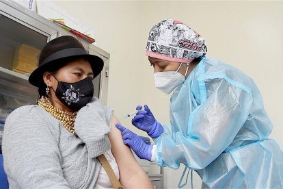 La vacunación contra la covid-19 continúa en Ecuador, donde muchos ya cuentan con dosis de refuerzo.