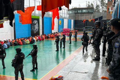 Policías y militares realizan un control exahustivo dentro y fuera de la prisión, donde hace un mes ocurrió una masacre.