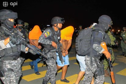 Anchundia y otros líderes de bandas organizadas fueron trasladados desde la prisión de Santo Domingo hacia La Roca, en Guayaquil.