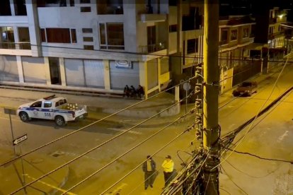 Policía especializada y bomberos asistieron la emergencia.