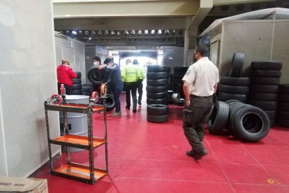 La Policía está investigando el robo ocurrido en seis locales de herramientas, en un mercado municipal de Ambato.