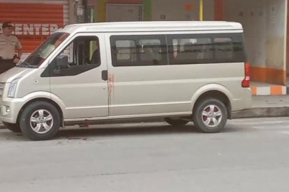 Sicarios matan a dos personas afuera del hospital Delfina Torres de Concha