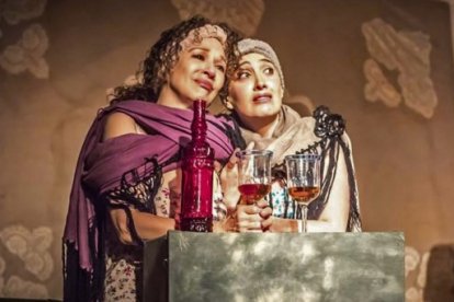 Rossana Iturralde y Nadyezhda Loza actúan en 'La edad de la ciruela'