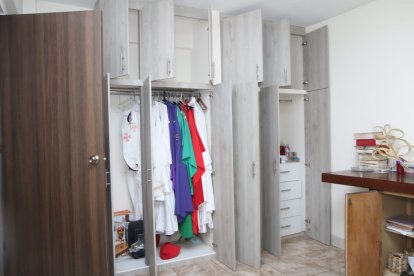 Estas prendas se habrían observado dentro del inmueble donde la Policía Nacional aseguró haber encontrado drogas.