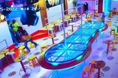 El hecho violento quedó grabado desde diferentes ángulos.