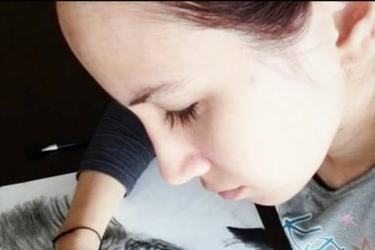 Desde los 4 años, Anita  empezó a pintar viendo a su mamá embarazada.