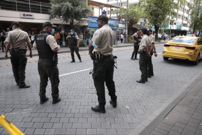 La policía realizó un operativo para intentar ubicar a los responsables del ataque.