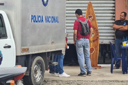 El cadáver del sujeto fue levantado por personal de Criminalística de Milagro.