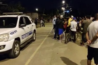 El cuerpo fue levantado por personal de Criminalística de la zona.