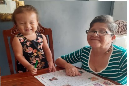 Doña Isabel Rojas lleva más de 40 años leyendo Diario EXTRA y le encanta resolver el EXTRAgrama.