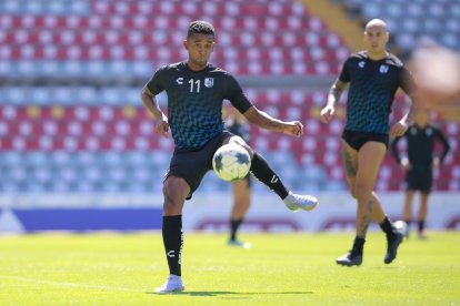 Fidel Martínez tiene contrato con Querétaro, de México.