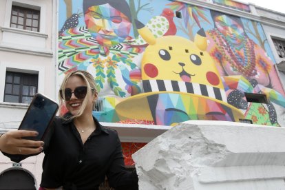 Luego del revuelo que causó la imagen, varios quiteños fueron al sitio a tomarse fotos.