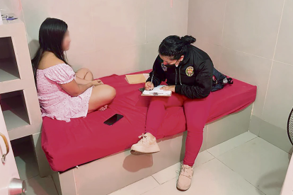 Adolescente ecuatoriana fue rescatada por la policía peruana. Como ella, otras 344 mujeres han sido liberadas este año en ese país.