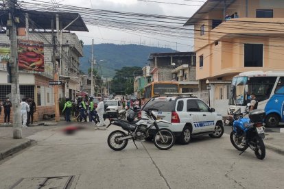 Al sitio llegaron policías para acordonar los alrededores.