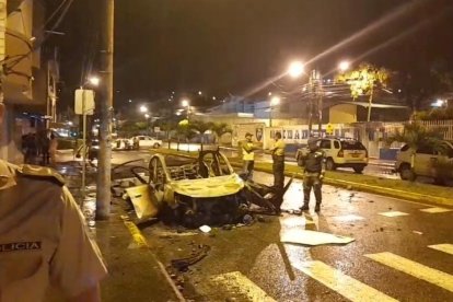 Dos coches bomba explotan en Esmeraldas