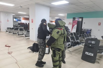 Los agentes procedieron a realizar una detonación controlada luego del hallazgo.