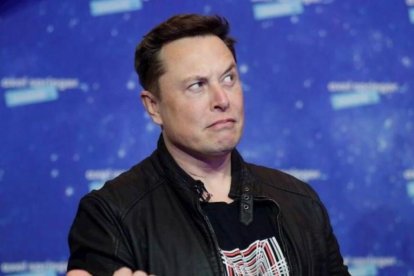 Azafata acusa a Elon Musk de acoso sexual y él alega persecución política