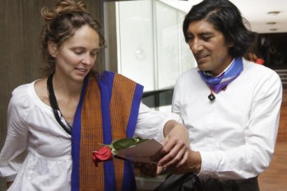 El excandidato presidencial, Yaku Pérez, junto a su esposa, la periodista Manuela Picq.