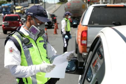 Decenas de miles de vehículos andan por las calles con matrículas sonseguidas en forma irregular.