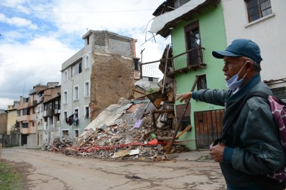 Los escombros aún no se han retirado del sitio hasta determinar la afectación a las casas contiguas.