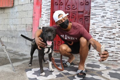 Christian Gómez comparte las fotos en la cuenta de Instagram que le abrió a su mascota.