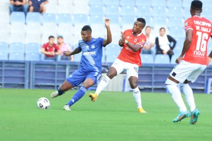 Con un equipo con variantes, el Bombillo recibió a la Chataoleí y no hubo mayor historia en el primer tiempo. Jeison Chalá fue lo más destacado.
