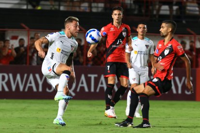 En el duelo de ida el cuadro brasileño del Goianiense (rojo) venció 4-1 a Liga de Quito.