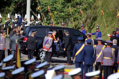 El primer mandatario llegó  escoltado por un gran contingente policial y militar.
