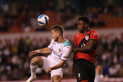 Liga de Quito y Atlético Goianense igualaron a un gol en el estadio Rodrigo Paz, lo que clasificó a los brasileños.