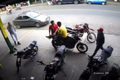 Esta es la secuencia del crimen del barbero, ocurrido en la parroquia Pascuales, de Guayaquil.