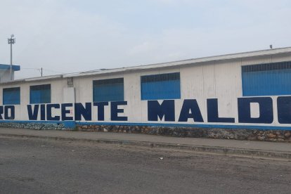 La escuela Pedro Vicente Maldonado, ubicada en la entrada del Plan Habitacional Socio Vivienda 2, colinda con el UPC #3 Nueva Prosperina que también fue baleado semanas atrás.