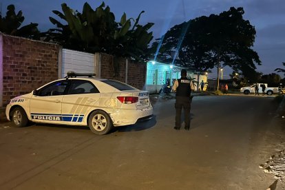 La Policía llegó a la escena del crimen para iniciar las investigaciones.
