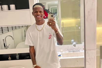 Al zaguero Robert Arboleda le gusta vestir prendas más holgadas.