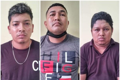 tenían en su poder armas, municiones, chompas y gorras con insignias de la Policía.